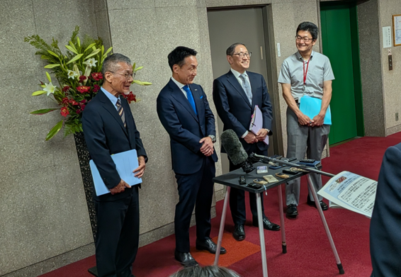 報道対応の様子