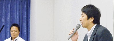 閉会の挨拶をする理事